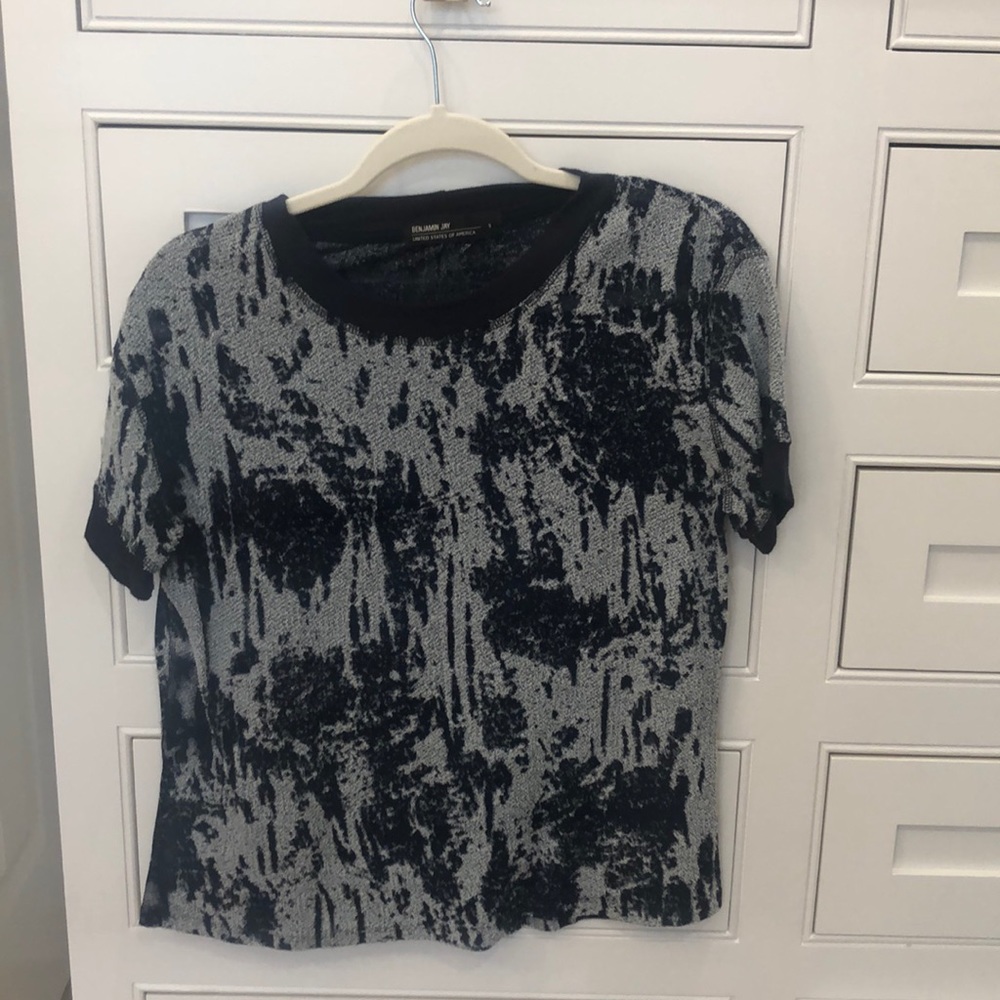 Benjamin Jay Small blue and white top